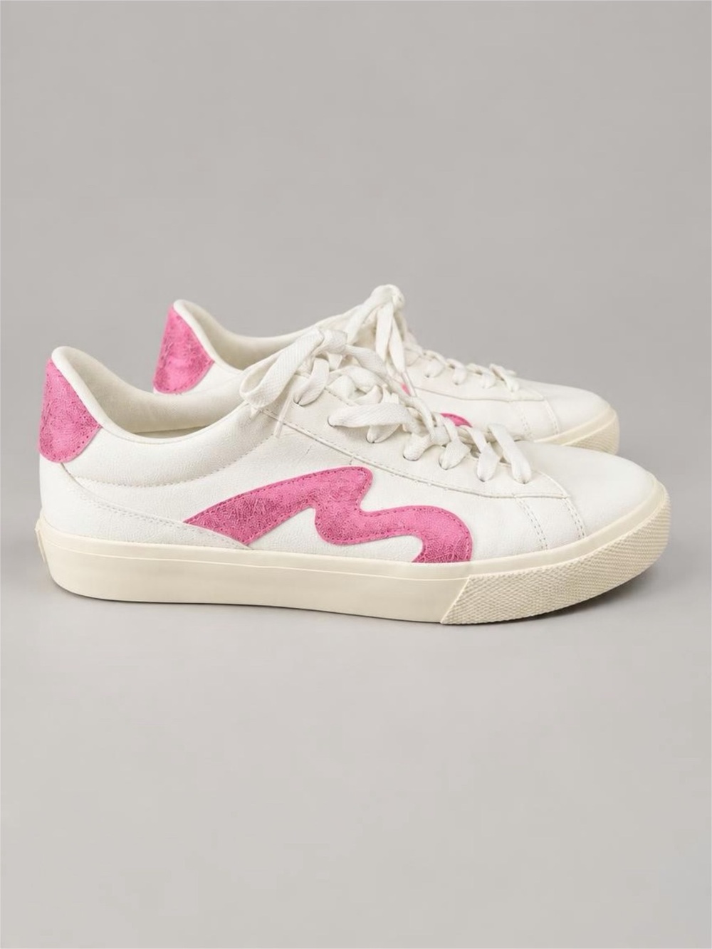 Classic Low-Top White Sneakers with Pink Suede Accents